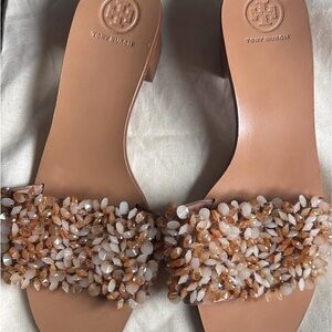 Tory Burch Cream Sandals with Open Toe and Decorative Embellishments